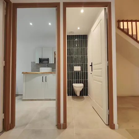 Grand Duplex Avec Jardin Apartman